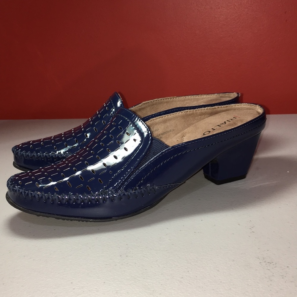 💐🌹👡 Never Worn Navy Blue Rialto Clogs 💐🌹👡